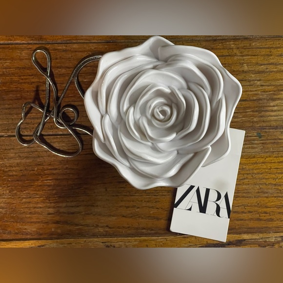 NWT Zara White Rose Box Clutch & Purse w/ Magnetic Closure & Silver Chain Strap
